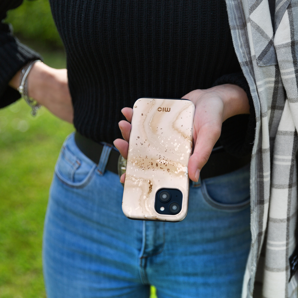 mio_productfoto_9_eng_iphone_goldmarble